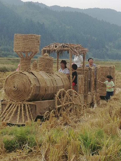 厦门景观雕塑2016年贵州隆里古城稻草雕塑