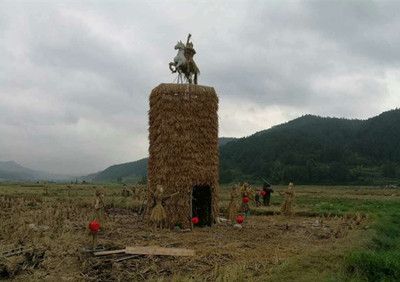 楚王出征稻草雕塑